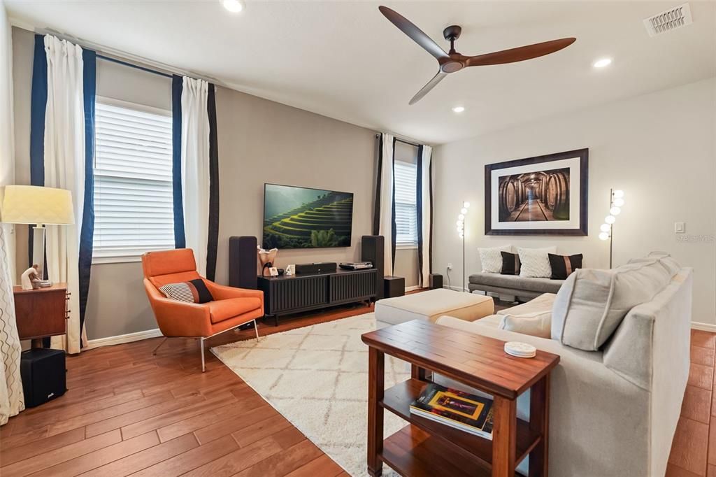En Venta: $699,999 (4 camas, 3 baños, 3110 Pies cuadrados)