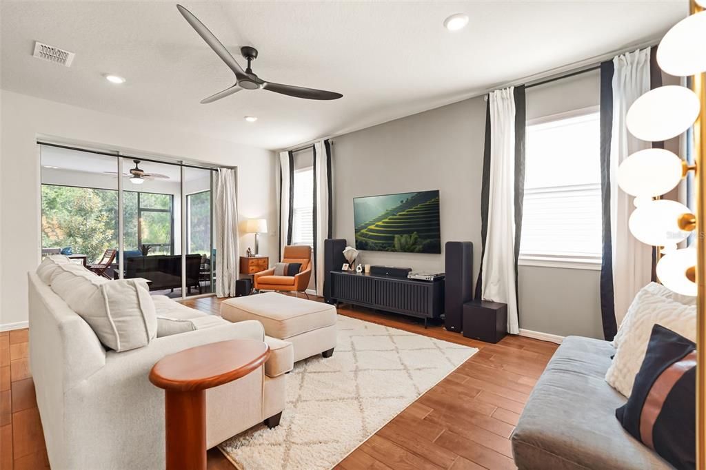 En Venta: $699,999 (4 camas, 3 baños, 3110 Pies cuadrados)