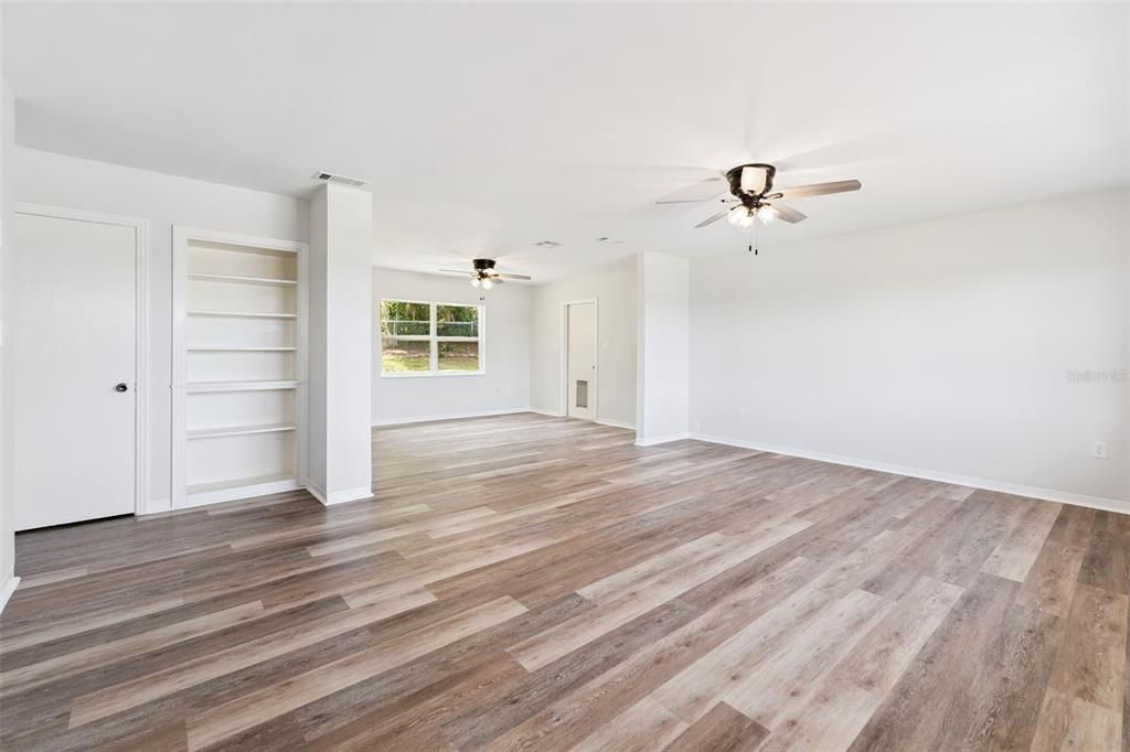 Activo con contrato: $339,000 (3 camas, 2 baños, 1568 Pies cuadrados)