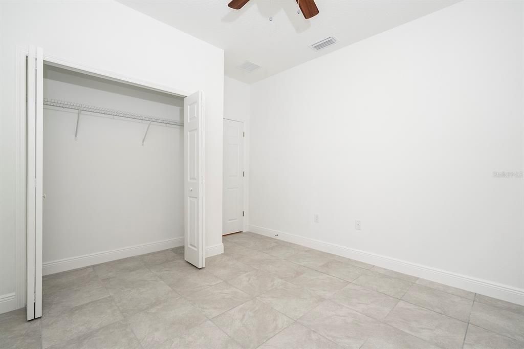 Activo con contrato: $284,899 (4 camas, 2 baños, 1696 Pies cuadrados)