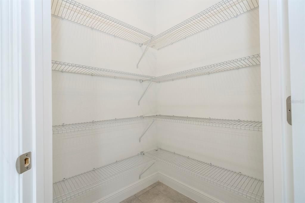 Activo con contrato: $284,899 (4 camas, 2 baños, 1696 Pies cuadrados)