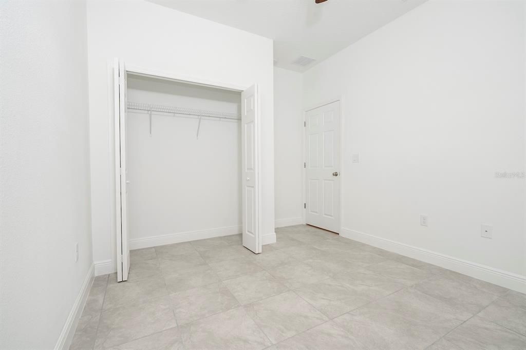 Activo con contrato: $284,899 (4 camas, 2 baños, 1696 Pies cuadrados)