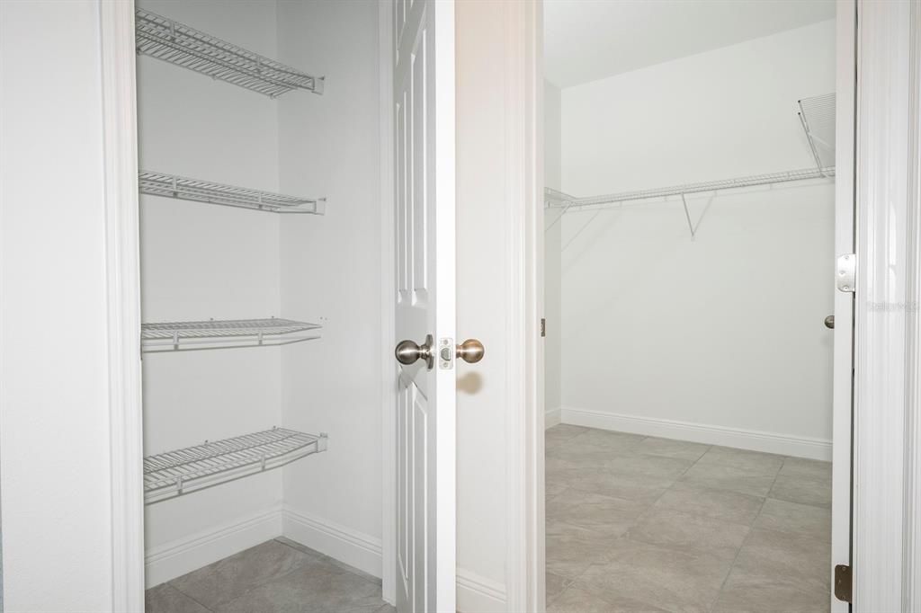 Activo con contrato: $284,899 (4 camas, 2 baños, 1696 Pies cuadrados)
