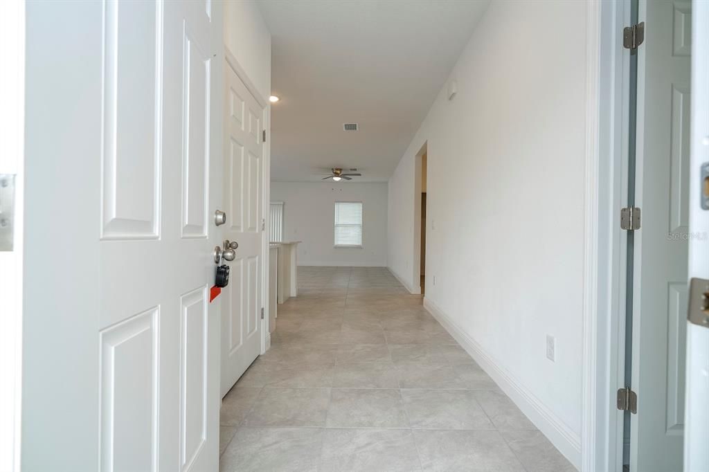 Activo con contrato: $284,899 (4 camas, 2 baños, 1696 Pies cuadrados)
