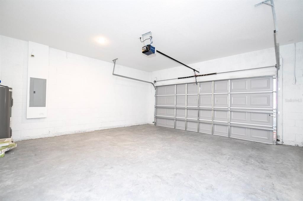 Activo con contrato: $284,899 (4 camas, 2 baños, 1696 Pies cuadrados)