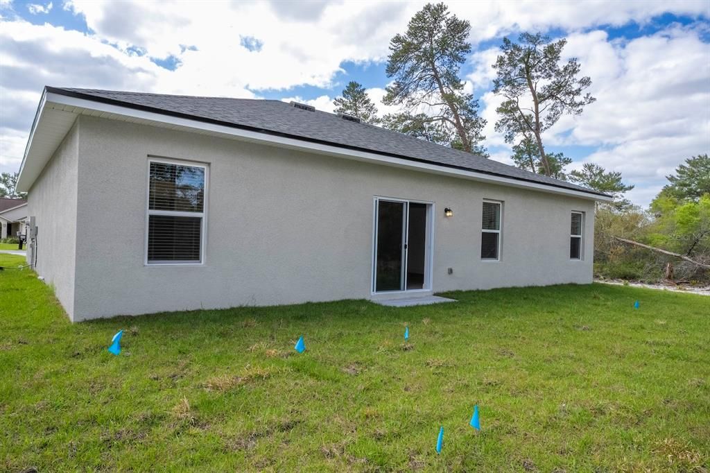 Activo con contrato: $284,899 (4 camas, 2 baños, 1696 Pies cuadrados)