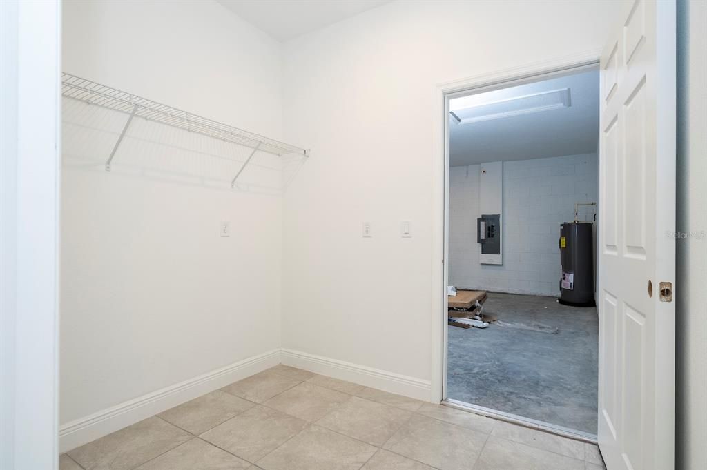 Activo con contrato: $284,899 (4 camas, 2 baños, 1696 Pies cuadrados)