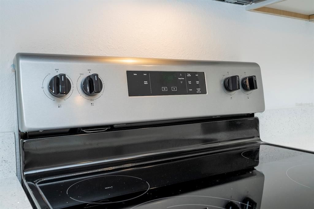Activo con contrato: $284,899 (4 camas, 2 baños, 1696 Pies cuadrados)