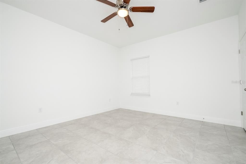 Activo con contrato: $284,899 (4 camas, 2 baños, 1696 Pies cuadrados)