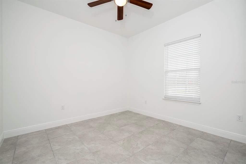 Activo con contrato: $284,899 (4 camas, 2 baños, 1696 Pies cuadrados)