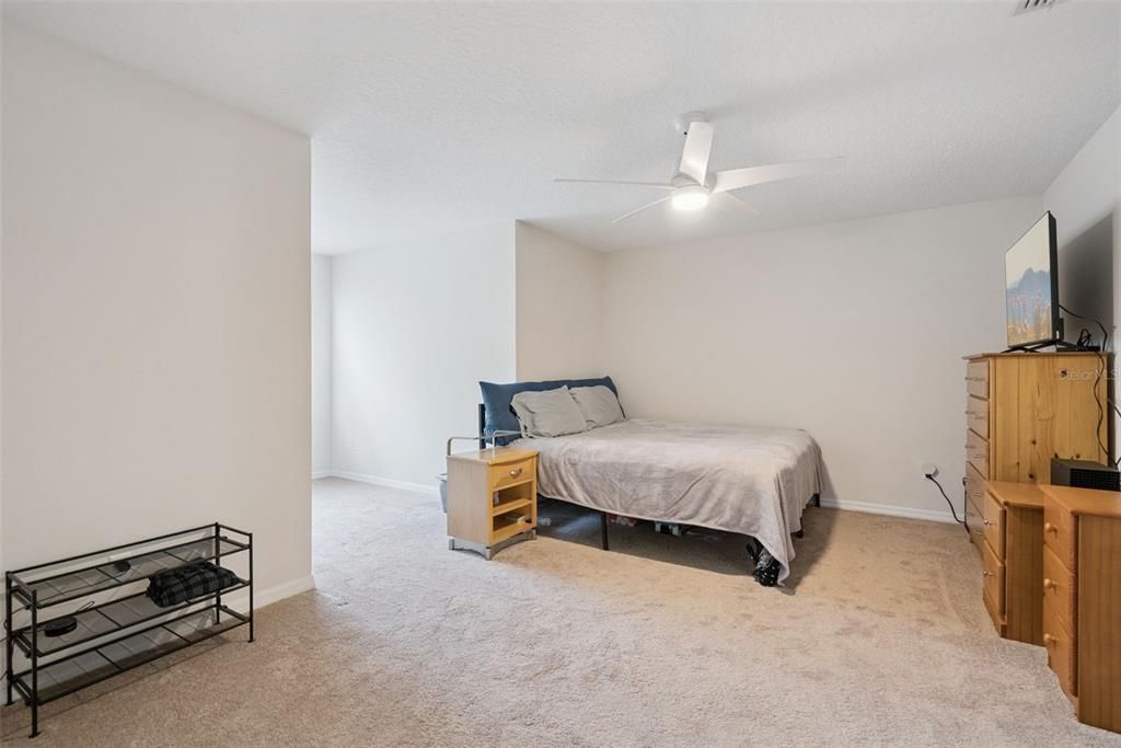 En Venta: $650,000 (5 camas, 2 baños, 3720 Pies cuadrados)