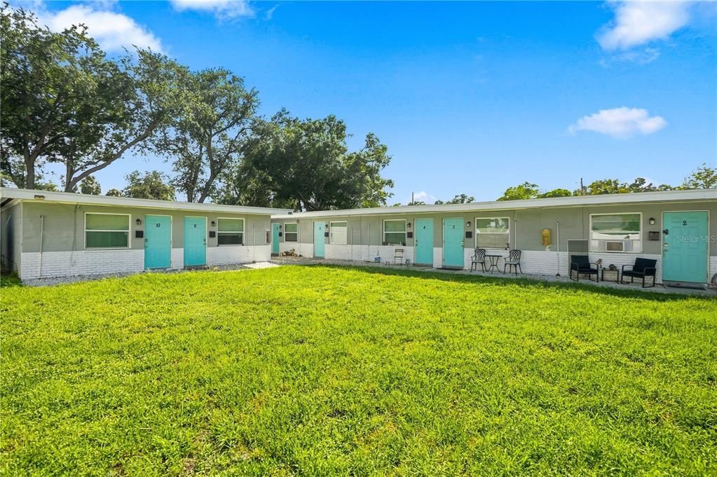 For Rent: $1,700 (3 beds, 1 baths, 5653 Square Feet)