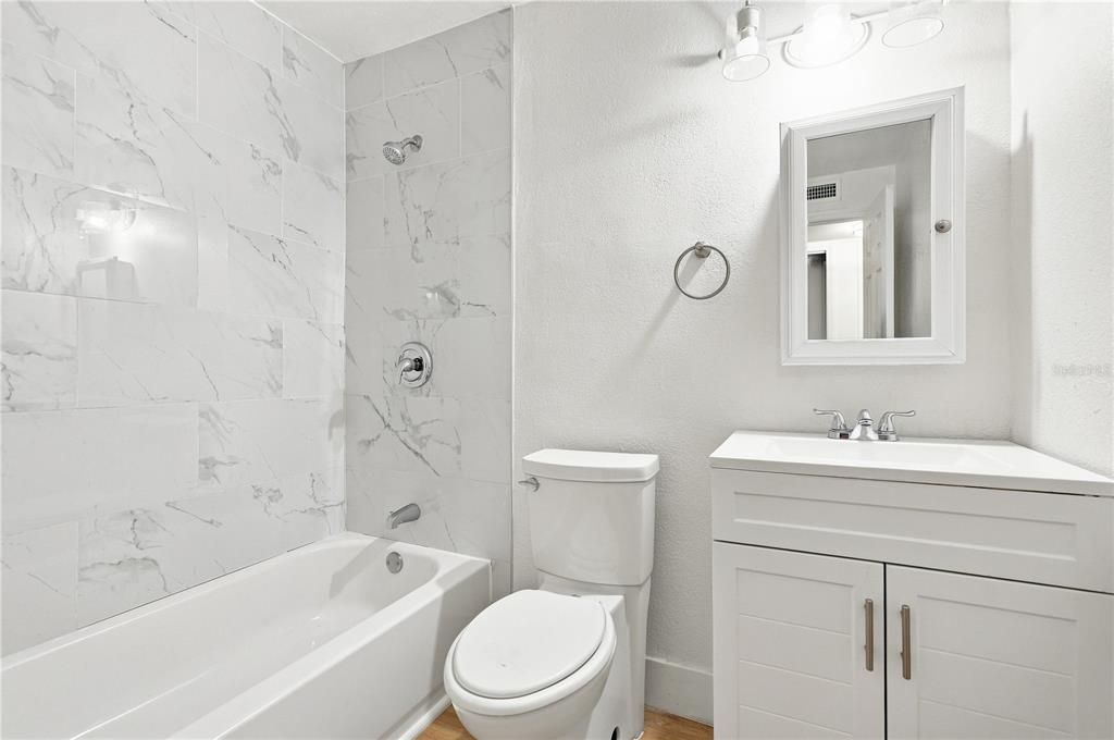For Rent: $1,700 (3 beds, 1 baths, 5653 Square Feet)