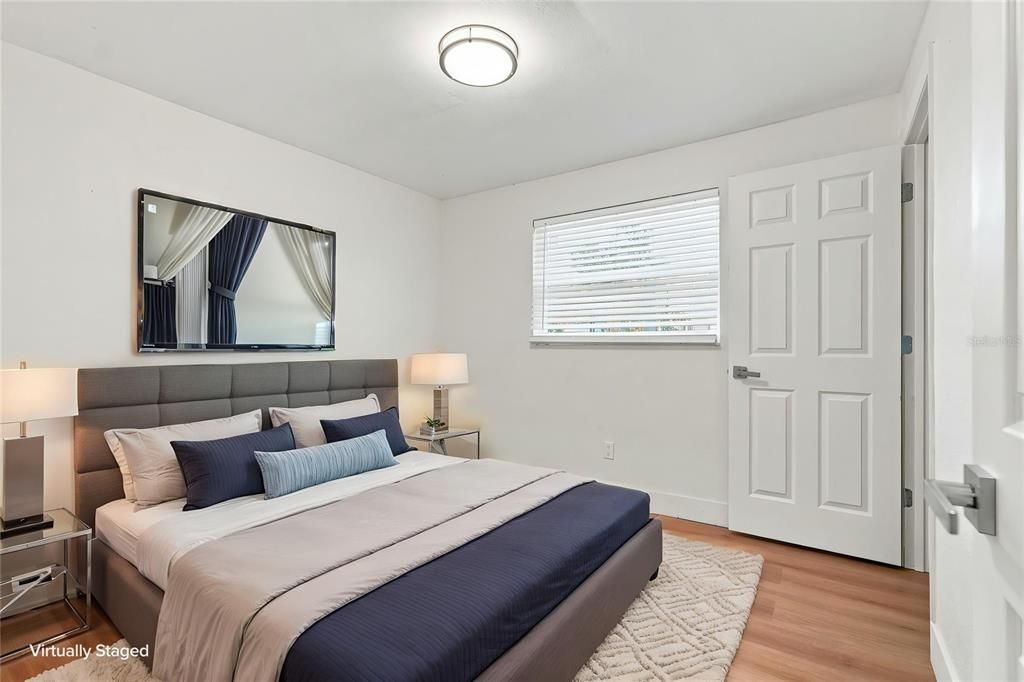 For Rent: $1,700 (3 beds, 1 baths, 5653 Square Feet)