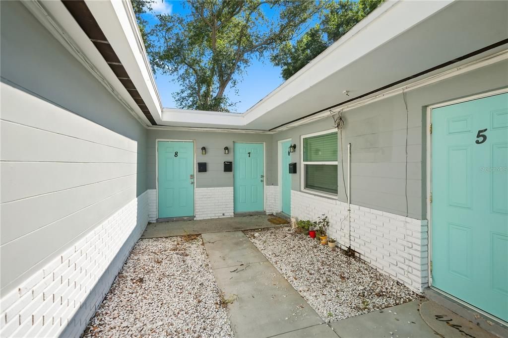 For Rent: $1,700 (3 beds, 1 baths, 5653 Square Feet)