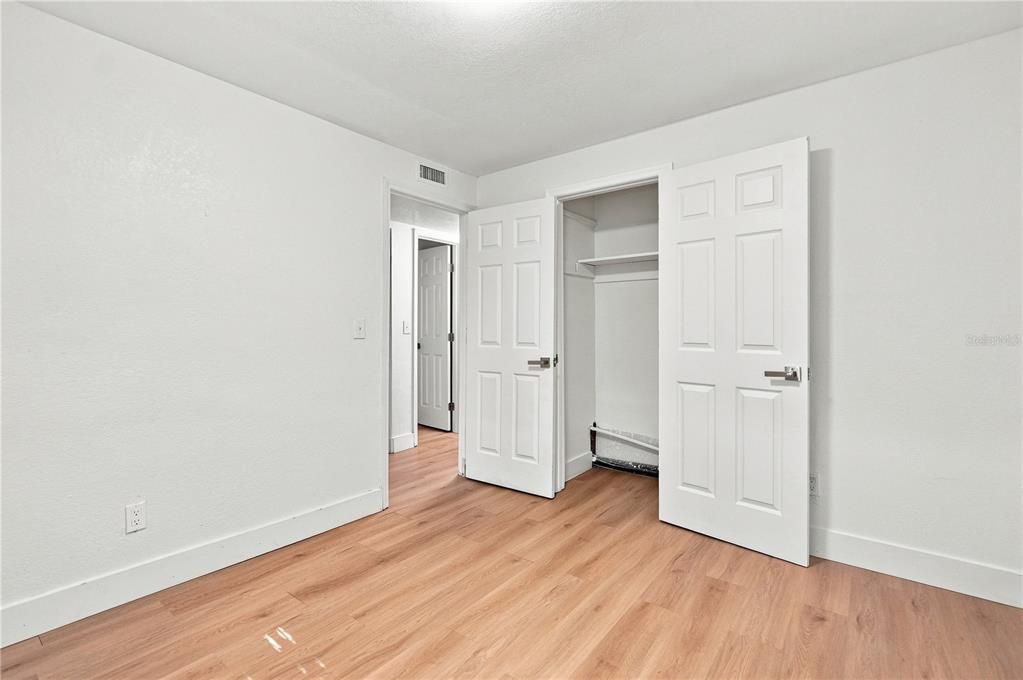 For Rent: $1,700 (3 beds, 1 baths, 5653 Square Feet)