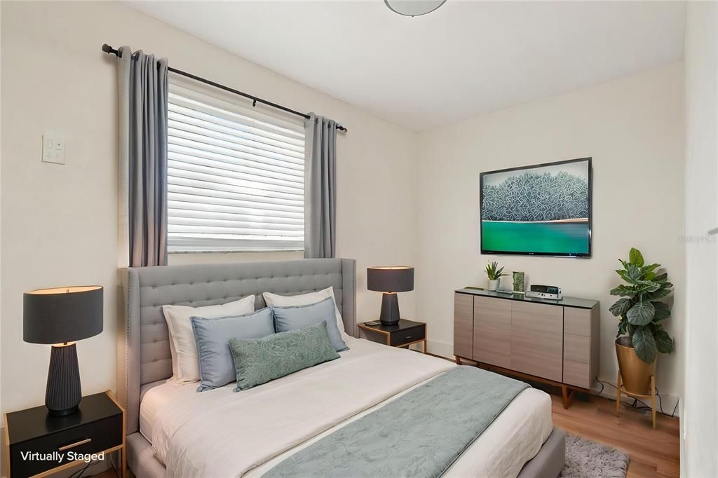 For Rent: $1,700 (3 beds, 1 baths, 5653 Square Feet)