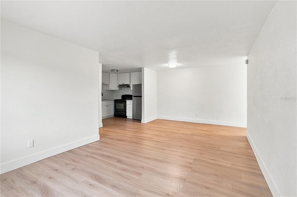 For Rent: $1,700 (3 beds, 1 baths, 5653 Square Feet)