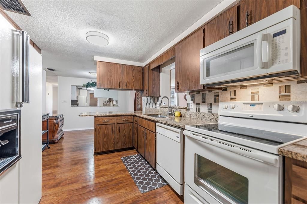 En Venta: $329,999 (3 camas, 2 baños, 1640 Pies cuadrados)