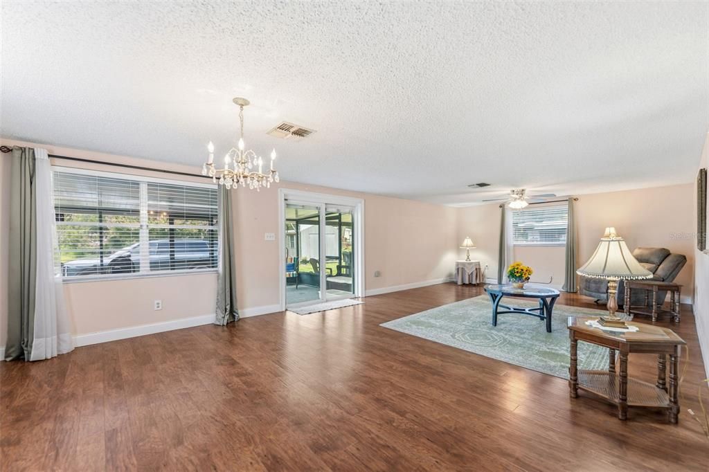 En Venta: $329,999 (3 camas, 2 baños, 1640 Pies cuadrados)