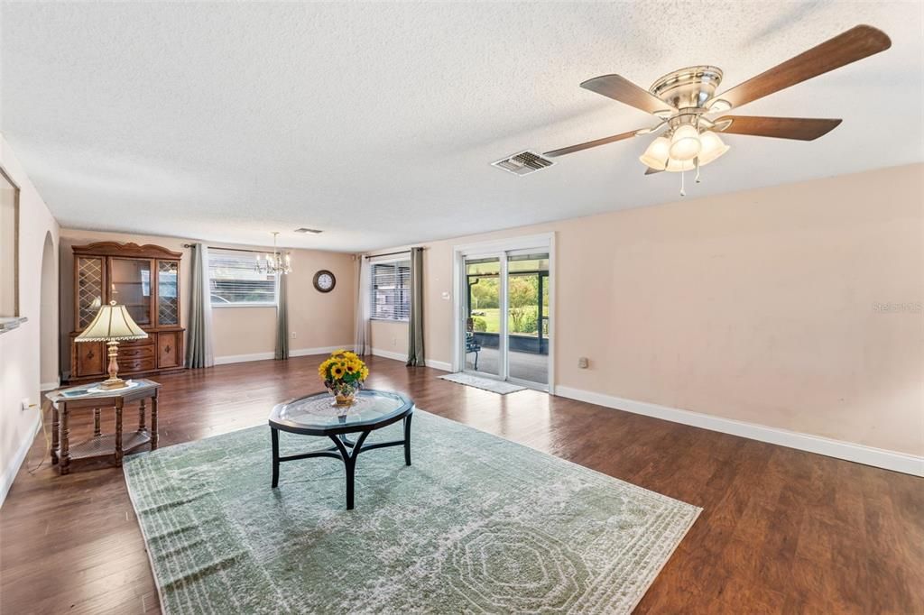 En Venta: $329,999 (3 camas, 2 baños, 1640 Pies cuadrados)