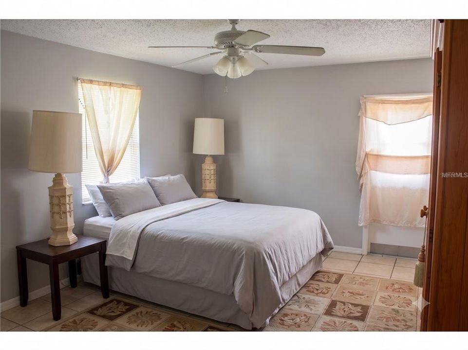 For Sale: $379,999 (6 beds, 4 baths, 2201 Square Feet)