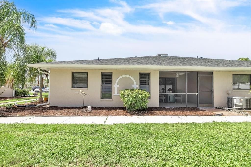 For Sale: $135,000 (2 beds, 2 baths, 937 Square Feet)
