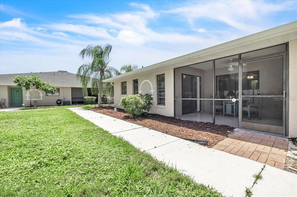 For Sale: $135,000 (2 beds, 2 baths, 937 Square Feet)