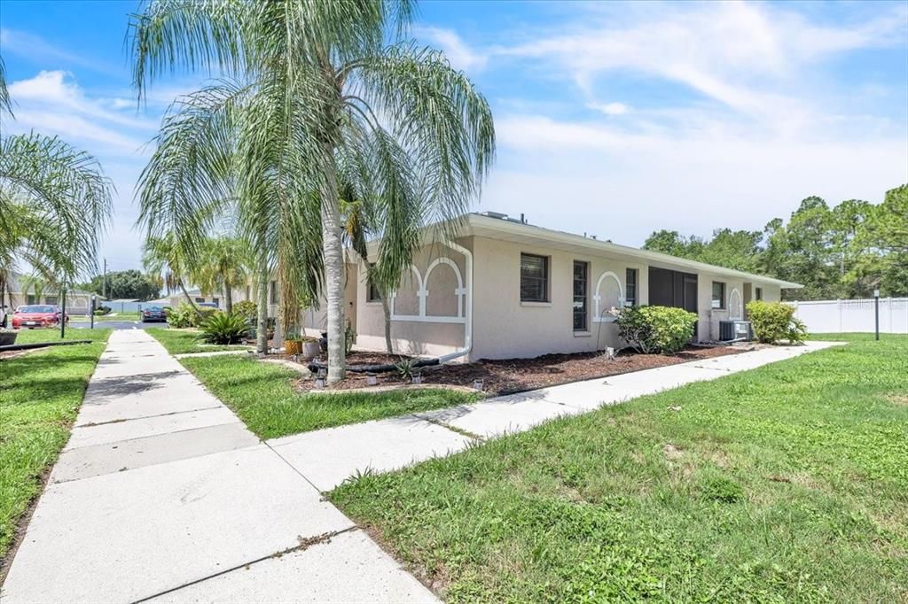 For Sale: $135,000 (2 beds, 2 baths, 937 Square Feet)