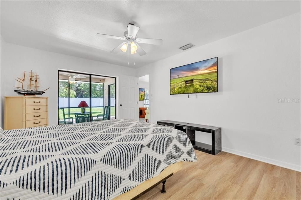 For Sale: $135,000 (2 beds, 2 baths, 937 Square Feet)