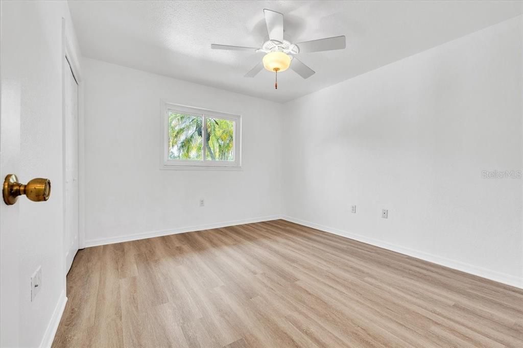 For Sale: $135,000 (2 beds, 2 baths, 937 Square Feet)