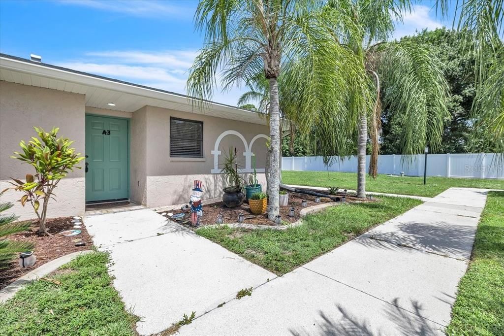 For Sale: $135,000 (2 beds, 2 baths, 937 Square Feet)