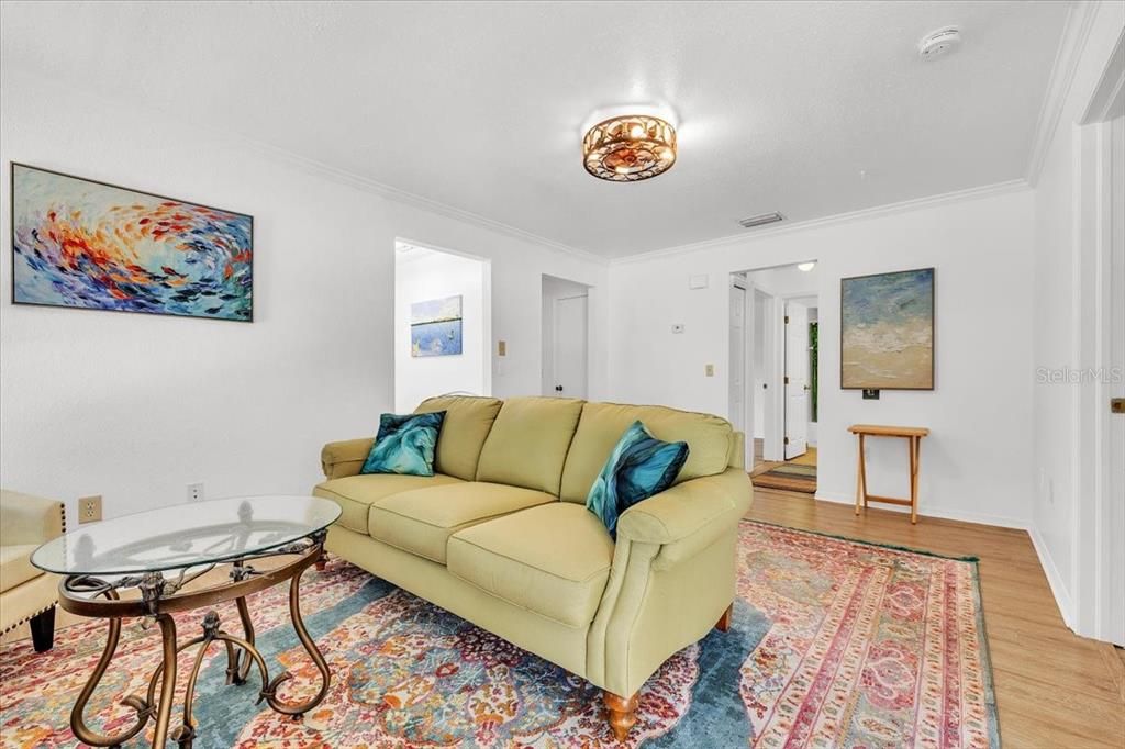 For Sale: $135,000 (2 beds, 2 baths, 937 Square Feet)