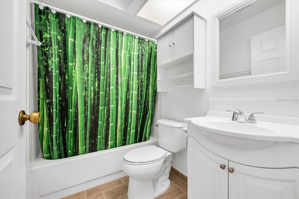 For Sale: $135,000 (2 beds, 2 baths, 937 Square Feet)