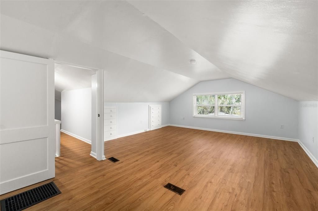For Sale: $875,000 (4 beds, 3 baths, 2095 Square Feet)