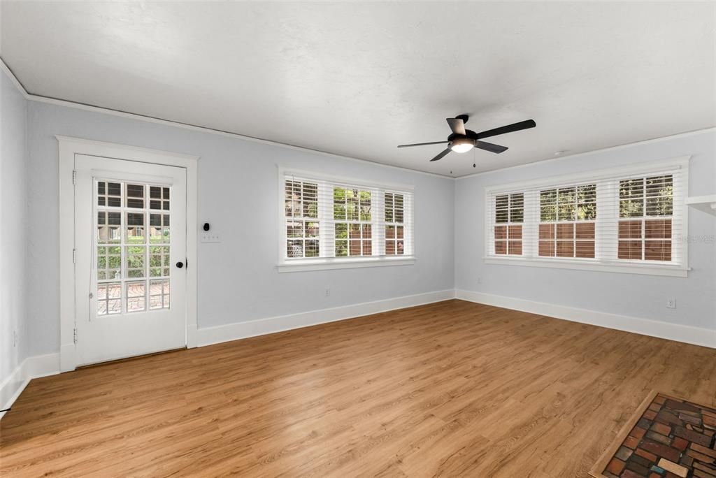 For Sale: $875,000 (4 beds, 3 baths, 2095 Square Feet)