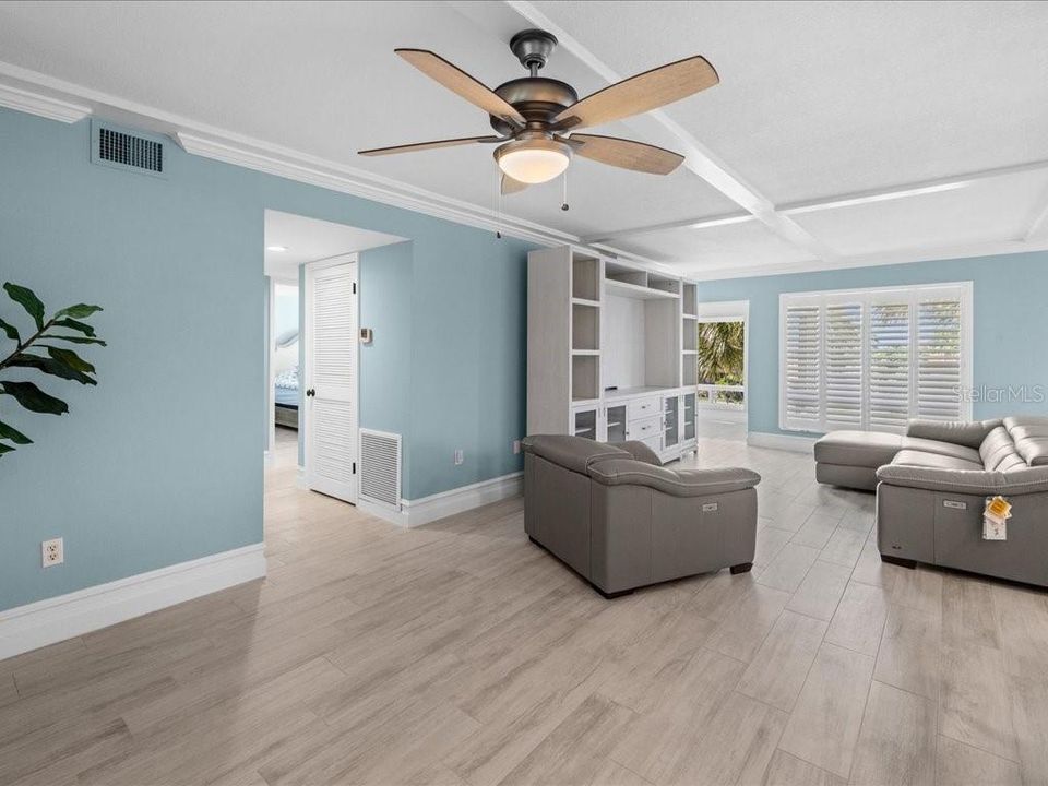 For Sale: $445,000 (2 beds, 2 baths, 1564 Square Feet)
