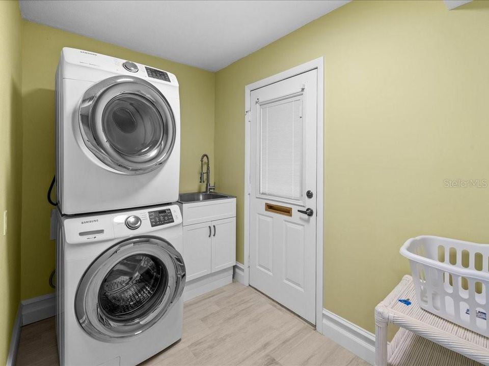 For Sale: $445,000 (2 beds, 2 baths, 1564 Square Feet)