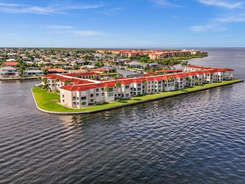 For Sale: $445,000 (2 beds, 2 baths, 1564 Square Feet)