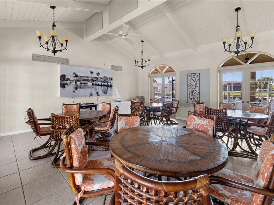 For Sale: $445,000 (2 beds, 2 baths, 1564 Square Feet)