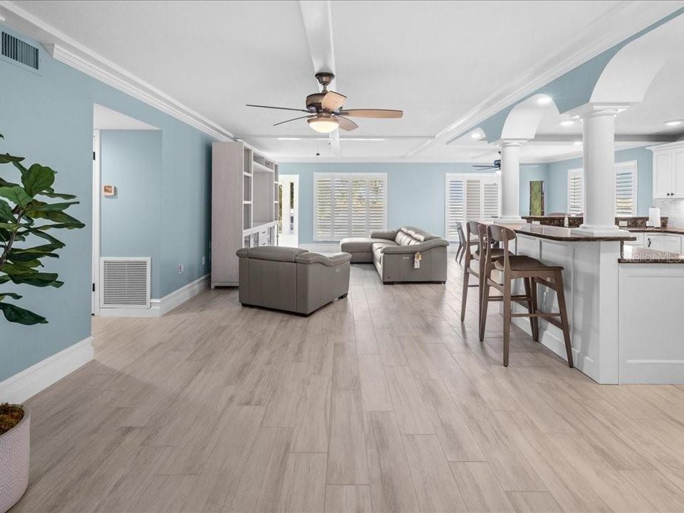 For Sale: $445,000 (2 beds, 2 baths, 1564 Square Feet)