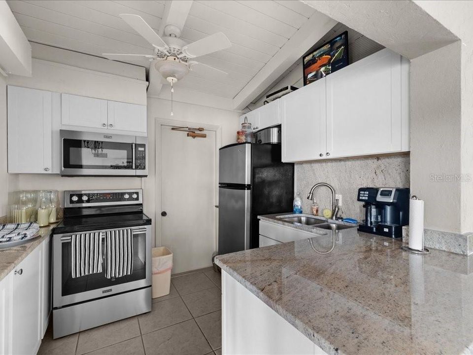 For Sale: $445,000 (2 beds, 2 baths, 1564 Square Feet)