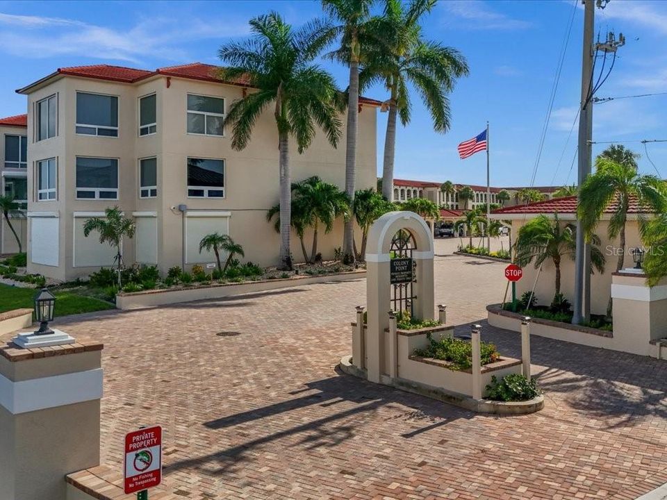 For Sale: $445,000 (2 beds, 2 baths, 1564 Square Feet)