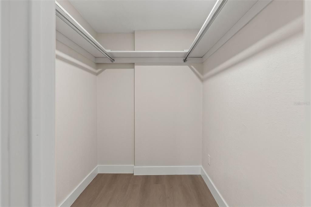 Activo con contrato: $615,000 (4 camas, 3 baños, 1966 Pies cuadrados)