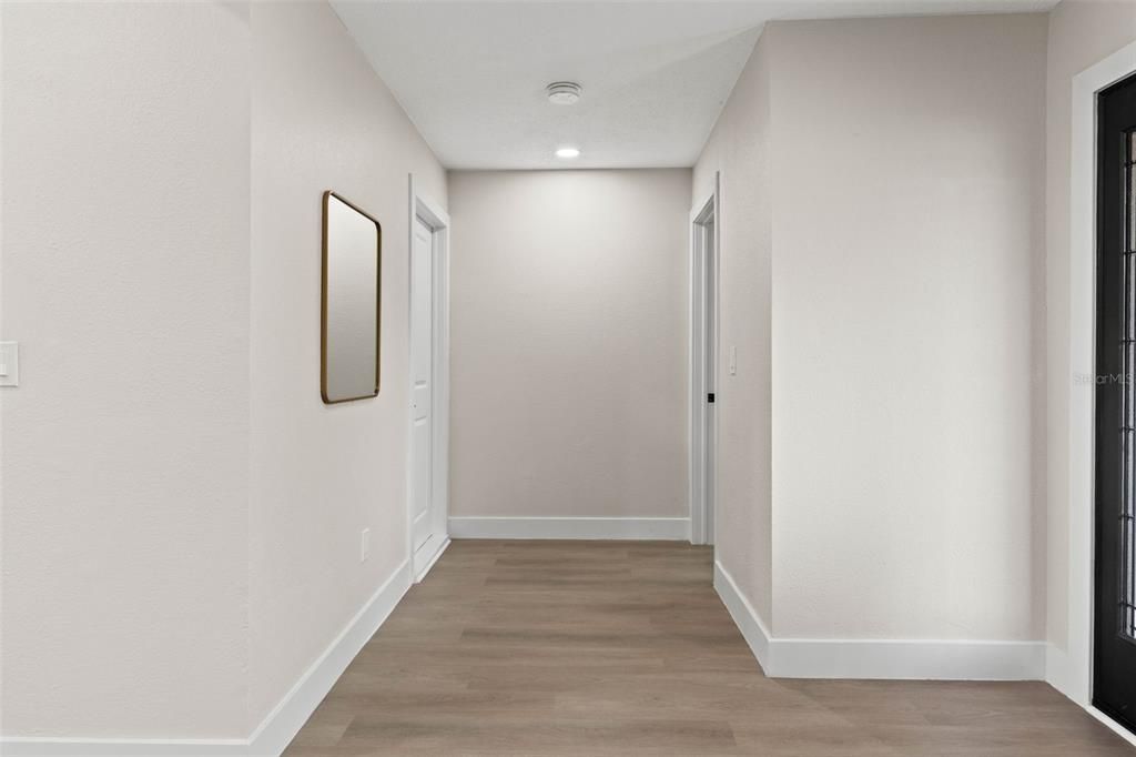 Activo con contrato: $615,000 (4 camas, 3 baños, 1966 Pies cuadrados)