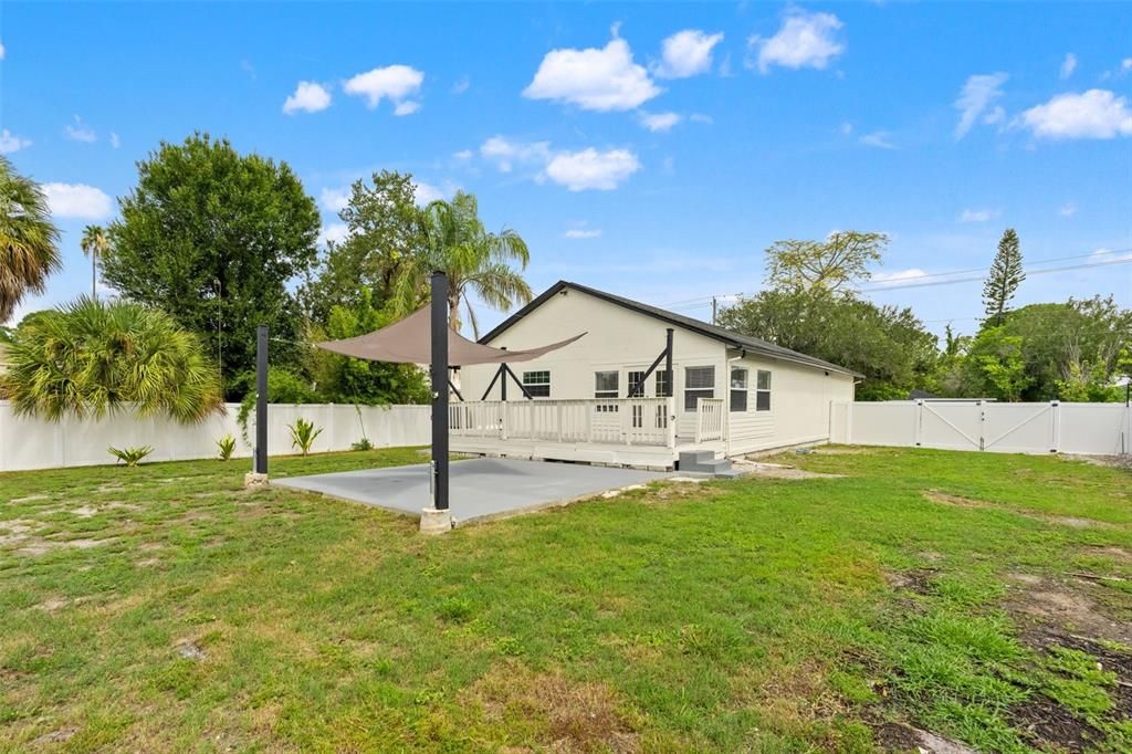 Activo con contrato: $615,000 (4 camas, 3 baños, 1966 Pies cuadrados)