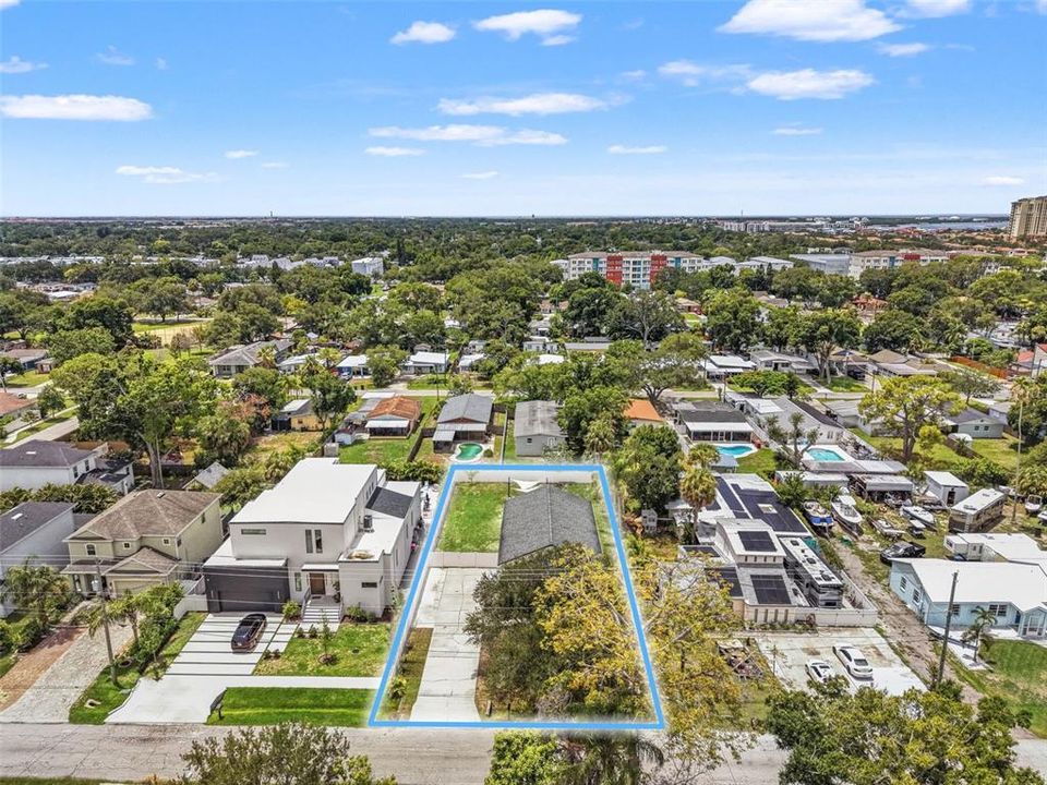 Activo con contrato: $615,000 (4 camas, 3 baños, 1966 Pies cuadrados)