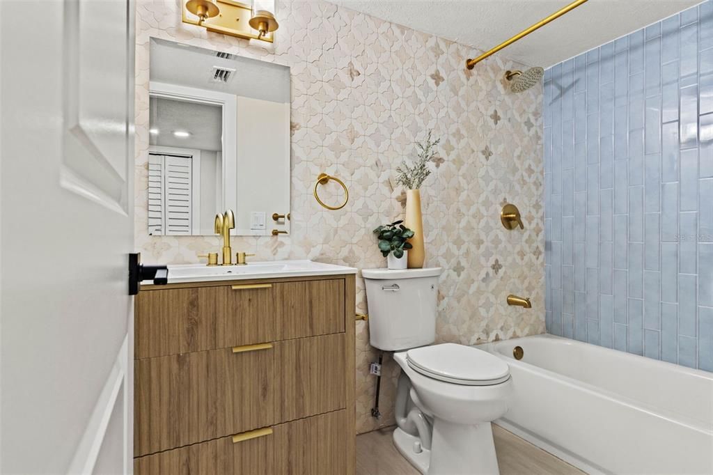 Activo con contrato: $615,000 (4 camas, 3 baños, 1966 Pies cuadrados)