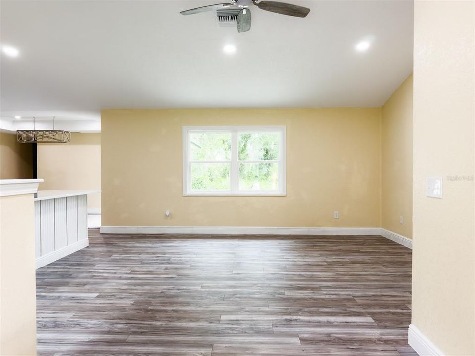 For Sale: $349,000 (3 beds, 2 baths, 1815 Square Feet)