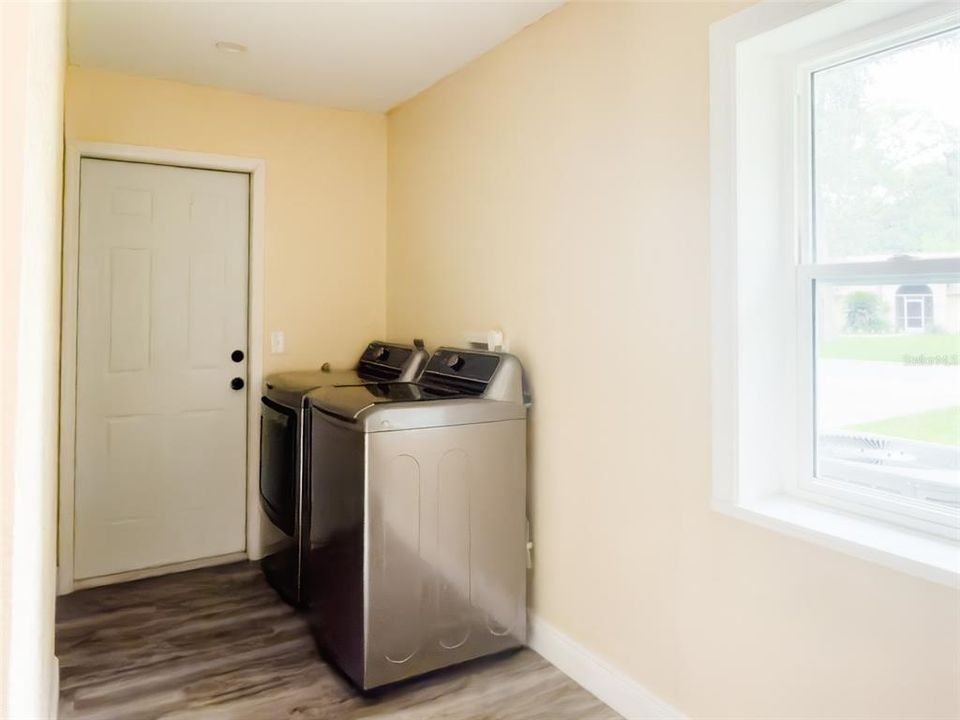 For Sale: $349,000 (3 beds, 2 baths, 1815 Square Feet)